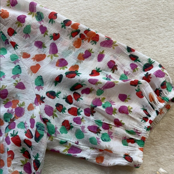 Hope & Harlow White Multicolored Strawberry Print Button Up Tie Front Blouse NWT - Picture 9 of 14